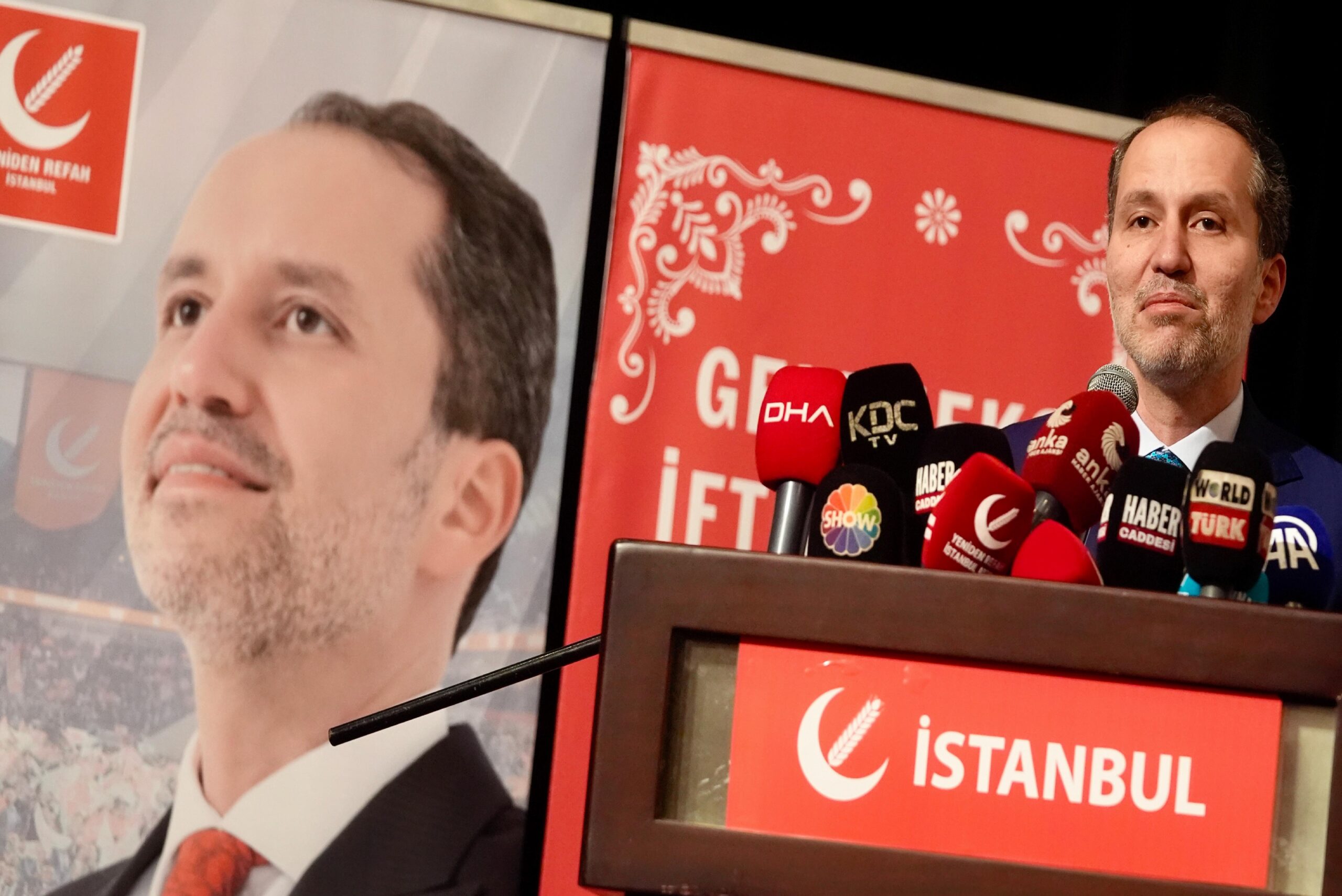 yeniden-refah-partisi-genel-baskani-erbakan-partisinin-iftar-programinda-konustu-haberi-s73w983R.jpg
