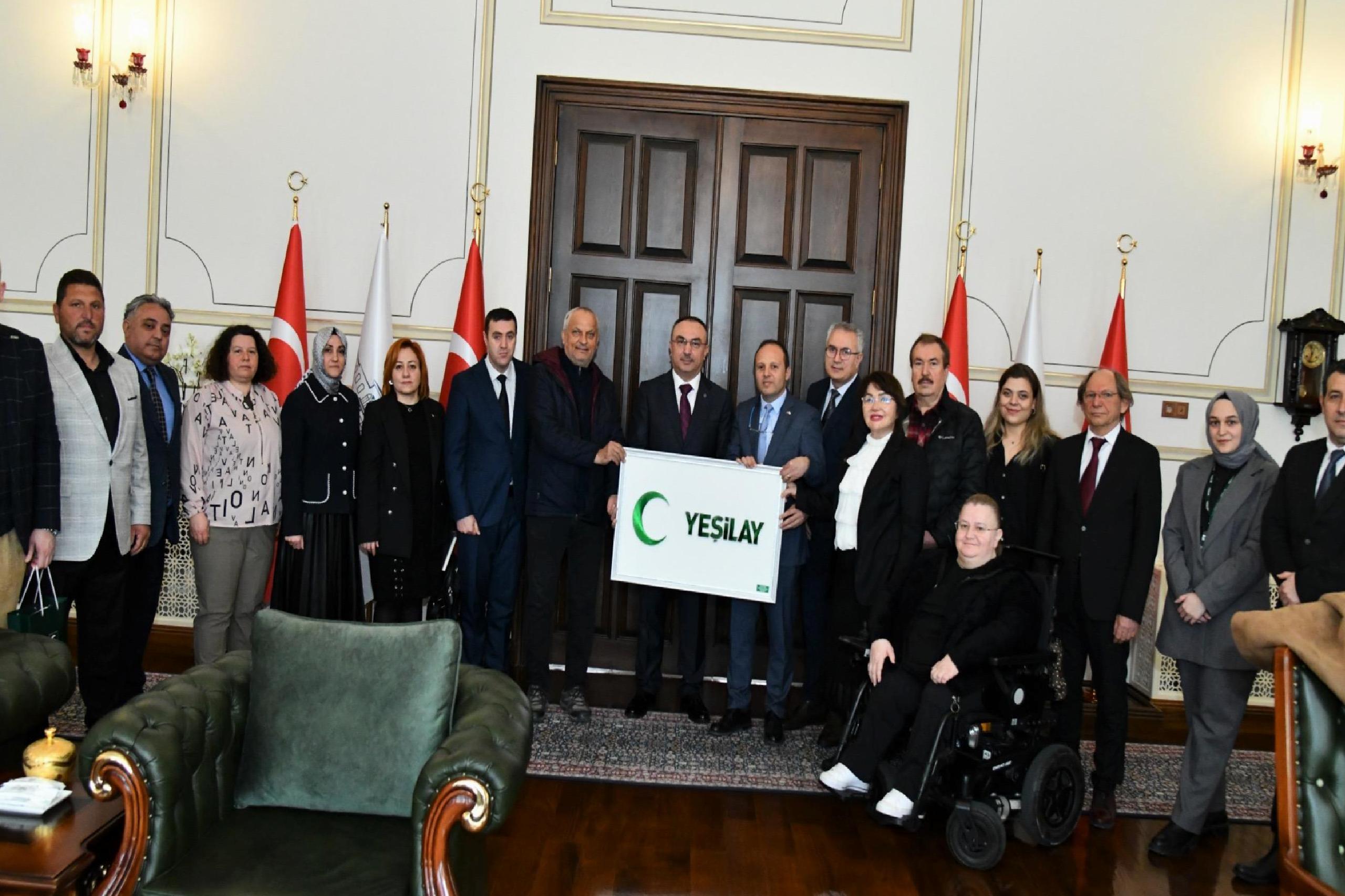yesilay-tekirdag-subesinden-vali-soyturke-ziyaret-haberi-l24eBlvH.jpg