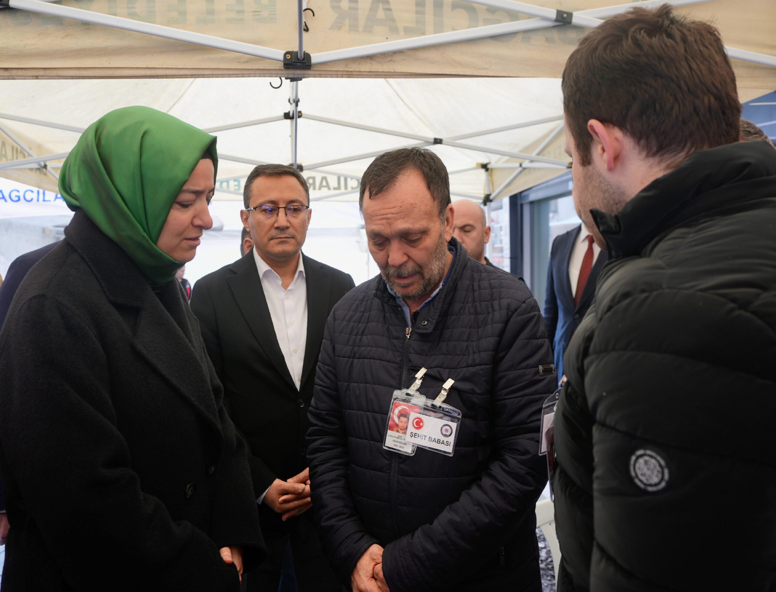 ak-parti-genel-baskan-yardimcisi-kaya-istanbulda-sehit-bekcinin-ailesini-ziyaret-etti-haberi-G7Ds26u5.jpg