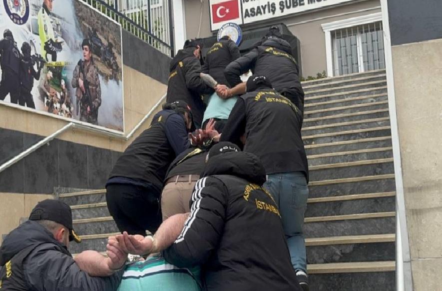 bagcilarda-kimlik-kontrolu-sirasinda-bekcinin-silahla-yaralanmasina-iliskin-4-zanli-yakalandi-haberi-yVsMuyzP.jpg