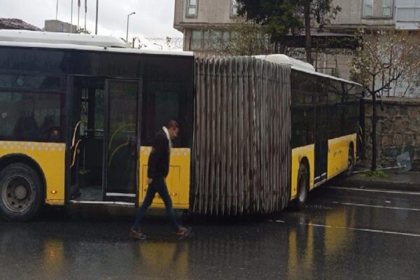 Başakşehir’de İETT otobüsü duvara çarptı, 5 kişi yaralandı haberi