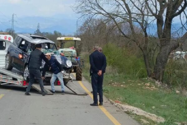 Bilecik’te şarampole devrilen otomobildeki 2 kişi yaralandı haberi