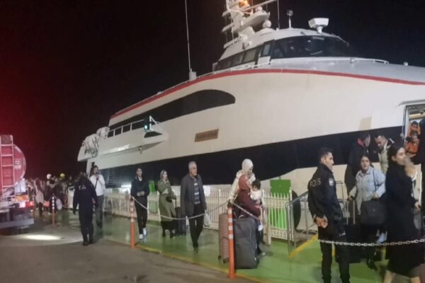 Bursa Deniz Otobüsleri feribotunun makine dairesinde çıkan yangın söndürüldü haberi