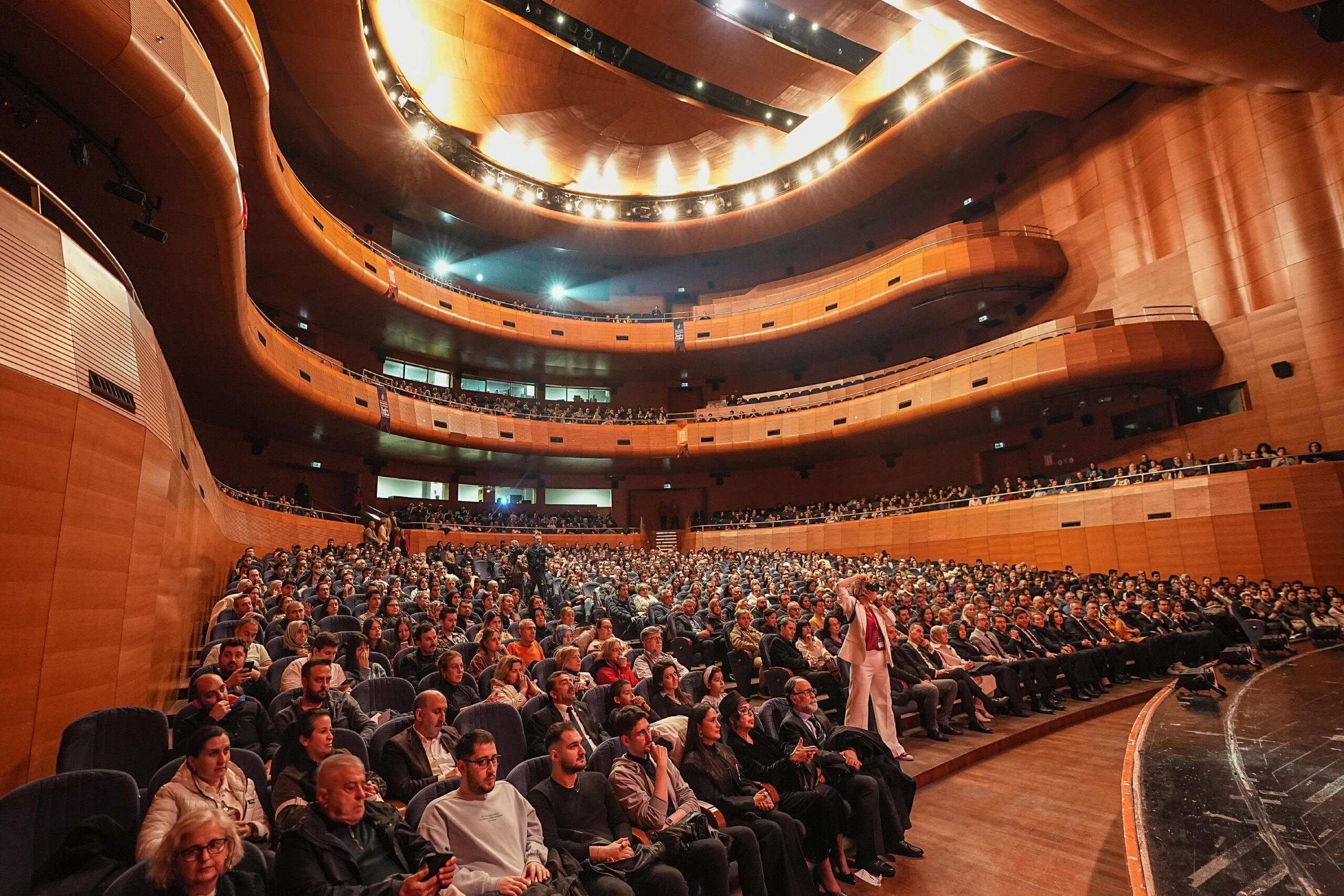 bursada-12-uluslararasi-balkan-ulkeleri-tiyatro-festivali-basladi-haberi-eTbHRUut.jpg