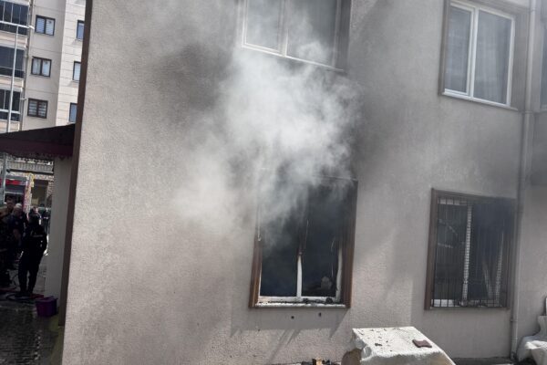 Bursa’da apartmanda çıkan yangın söndürüldü haberi