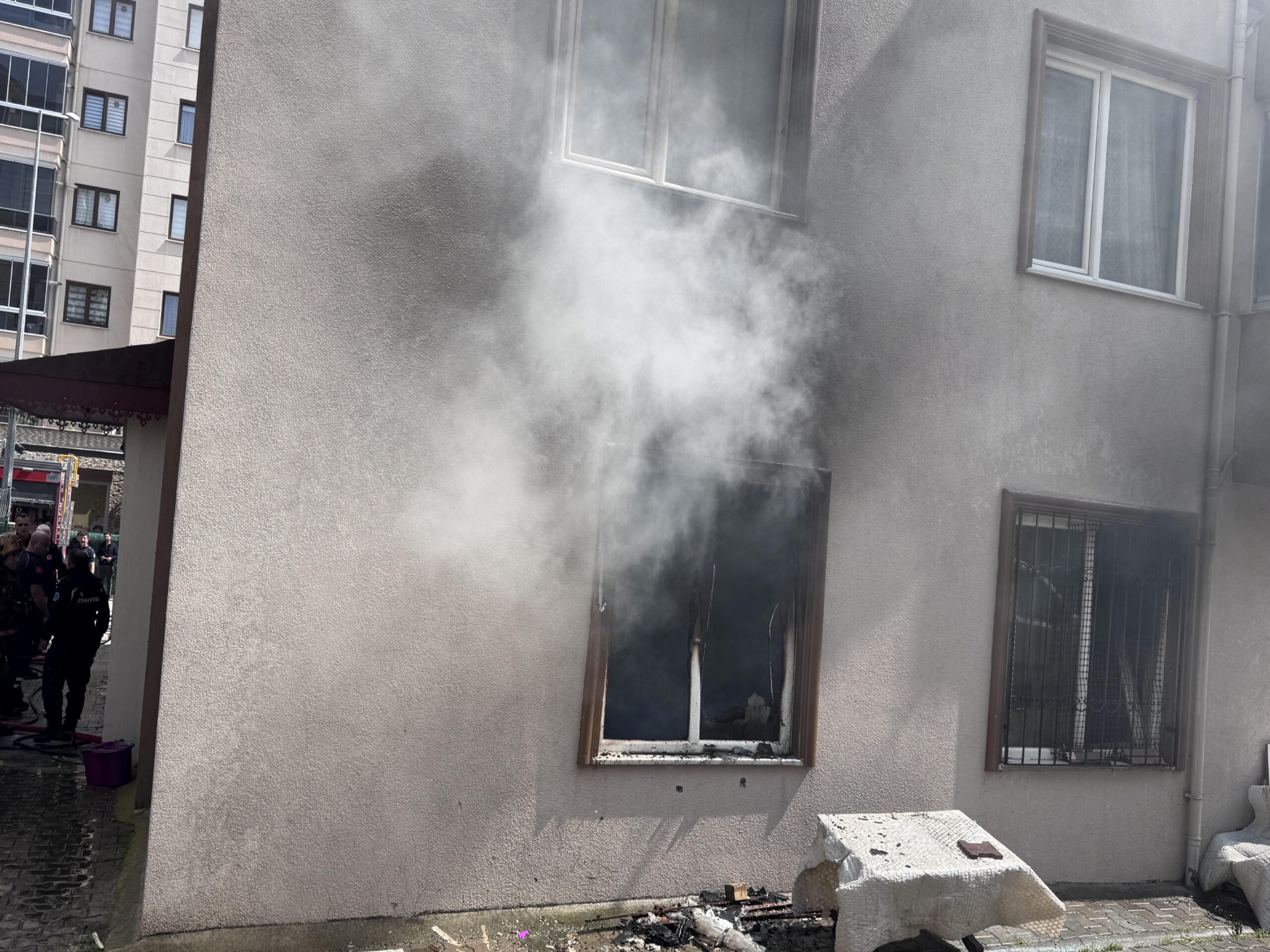 bursada-apartmanda-cikan-yangin-sonduruldu-haberi-4wpBllET.jpg