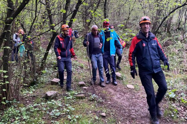 Bursa’da ot toplarken ormanlık alanda mahsur kalan kişi kurtarıldı haberi