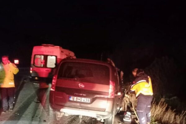 Bursa’da tıra çarpan hafif ticari aracın sürücüsü öldü haberi