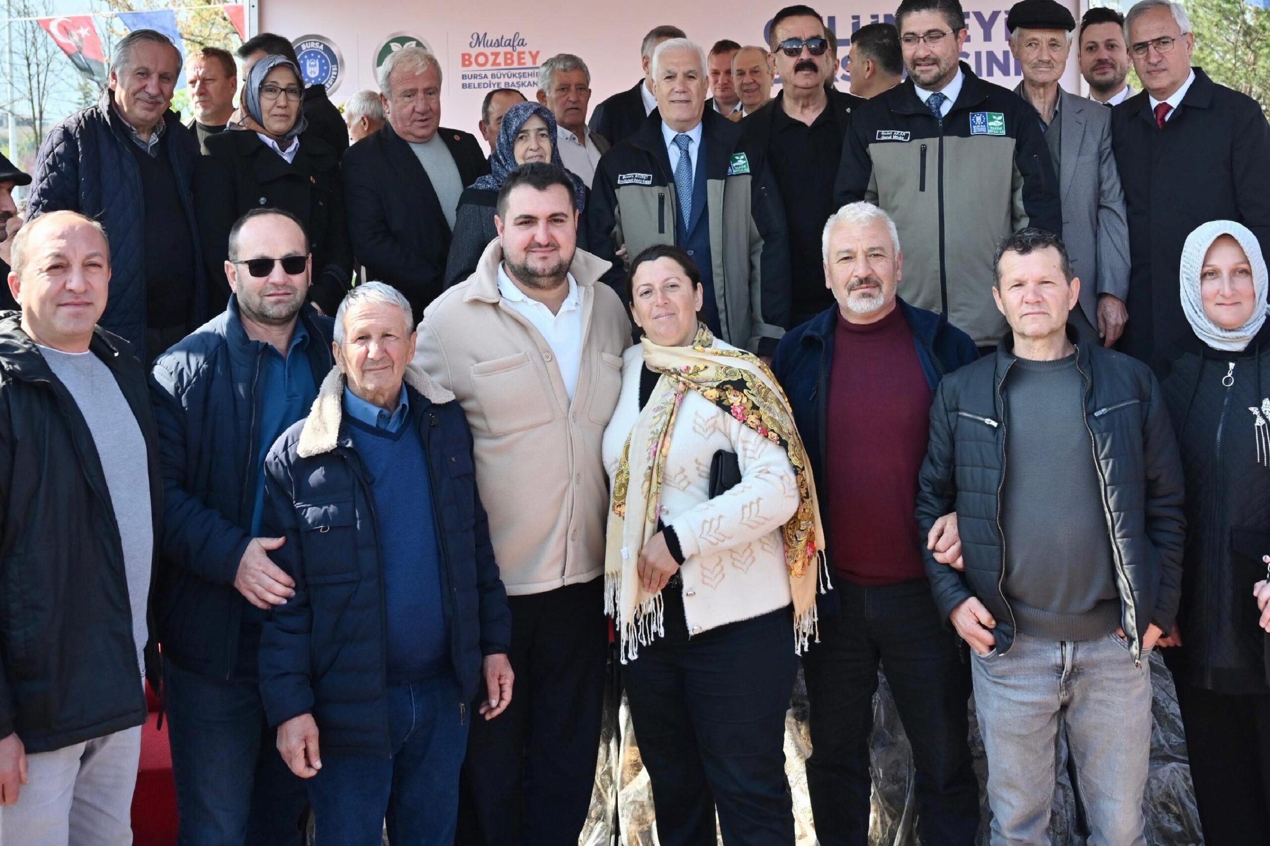bursada-ureticilere-1-milyon-222-bin-500-cilek-fidesi-dagitildi-haberi-NkqCygJ4.jpg