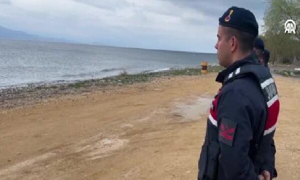 Çanakkale’de batan botta kaybolan düzensiz göçmeni arama çalışmaları sürüyor haberi
