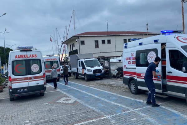 Çanakkale’de düzensiz göçmenleri taşıyan bot battı haberi