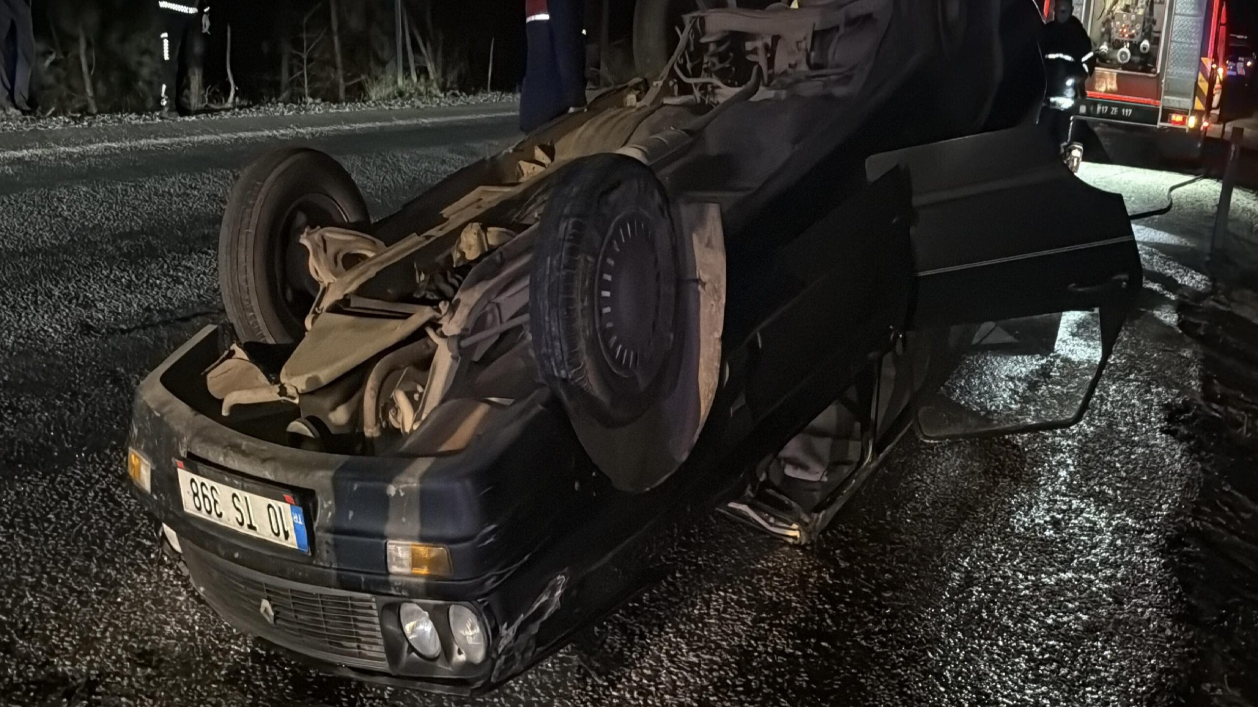 canakkaledeki-trafik-kazasinda-5-kisi-yaralandi-haberi-dFBcTL9L.jpg