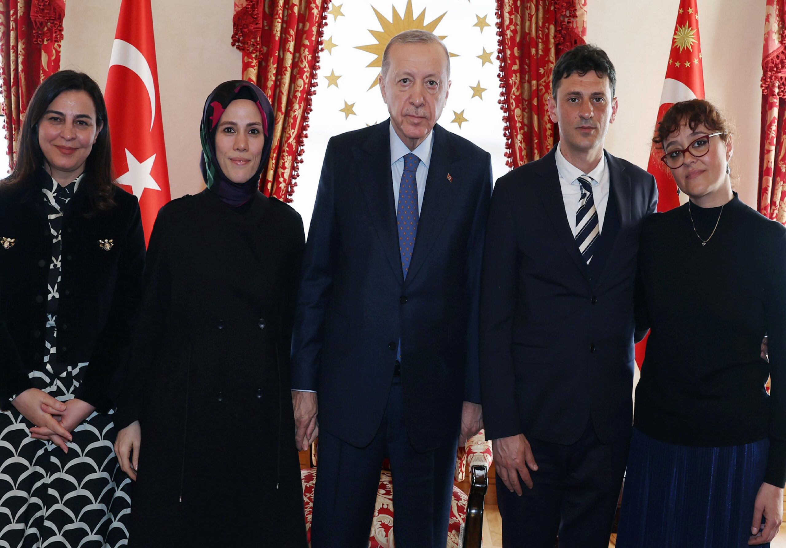 cumhurbaskani-erdogan-minguzzi-ailesini-kabul-etti-haberi-Q8x88A1H.jpg
