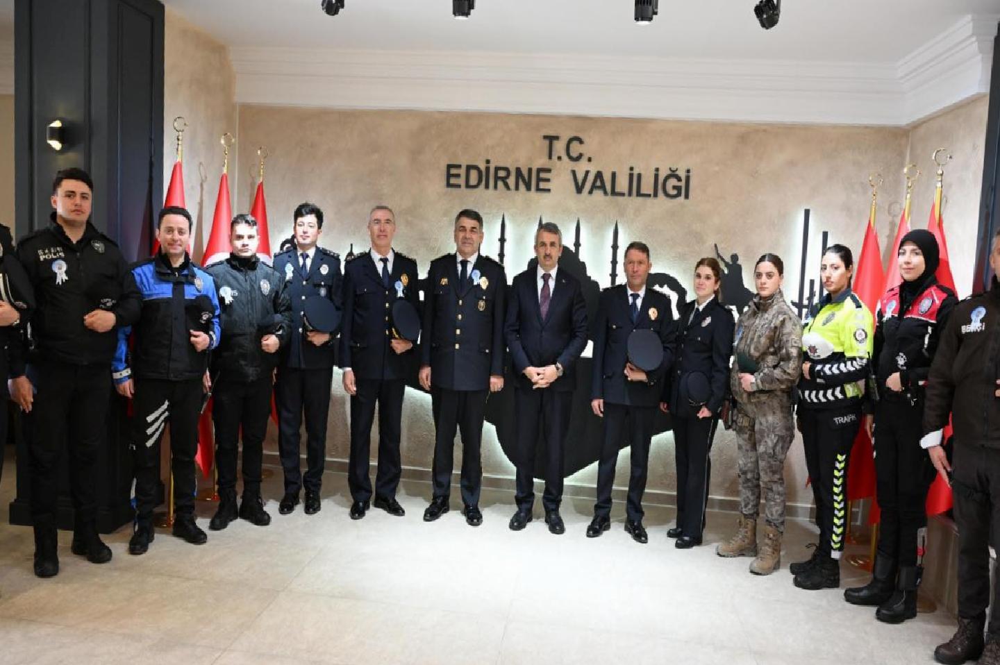 edirne-valisi-sezer-emniyet-muduru-karaburunu-kabul-etti-haberi-2EqLCE2R.jpg