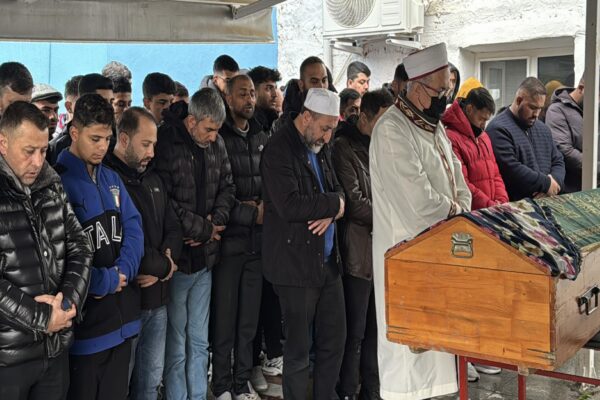 Edirne’de bıçakla öldürülen 15 yaşındaki kızın cenazesi toprağa verildi haberi