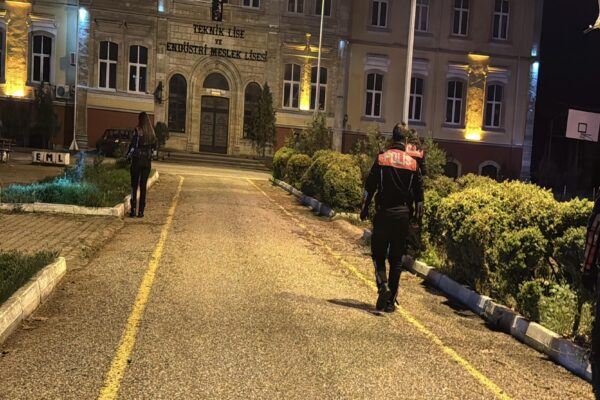 Edirne’de lise öğrencisi kız okul bahçesinde bıçakla öldürülmüş halde bulundu haberi