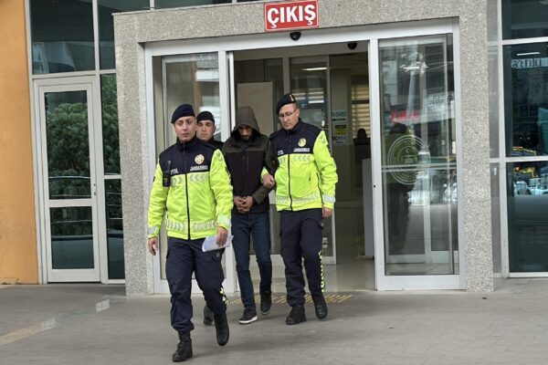 Edirne’de göçmen kaçakçılığı iddiasıyla yakalanan İBB çalışanı tutuklandı haberi