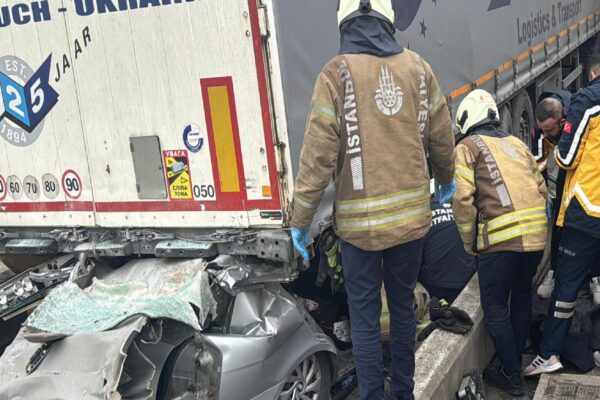 GÜNCELLEME – Kuzey Marmara Otoyolu’nda tıra çarpan otomobildeki 4 kişi hayatını kaybetti haberi