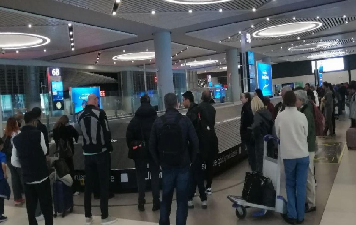 istanbul-havalimaninda-bayram-donusu-yolcu-hareketliligi-haberi-M2qGP2xX.jpg