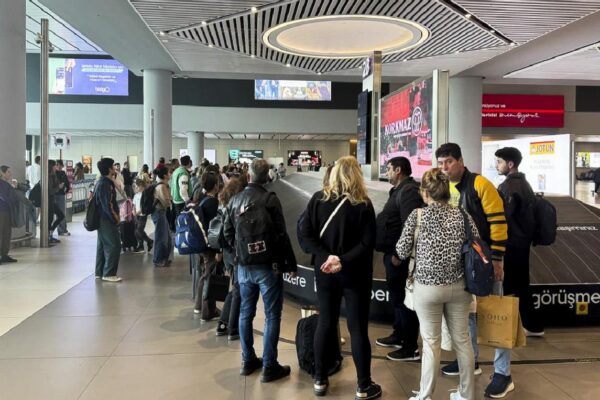 İstanbul Havalimanı’nda bayram tatili dönüş yoğunluğu haberi