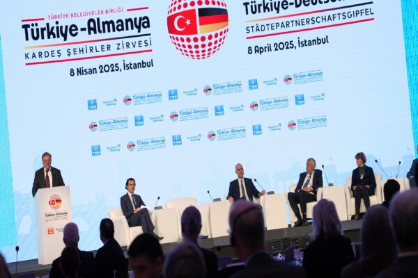 İstanbul’da Türkiye-Almanya Kardeş Şehirler Zirvesi yapıldı haberi