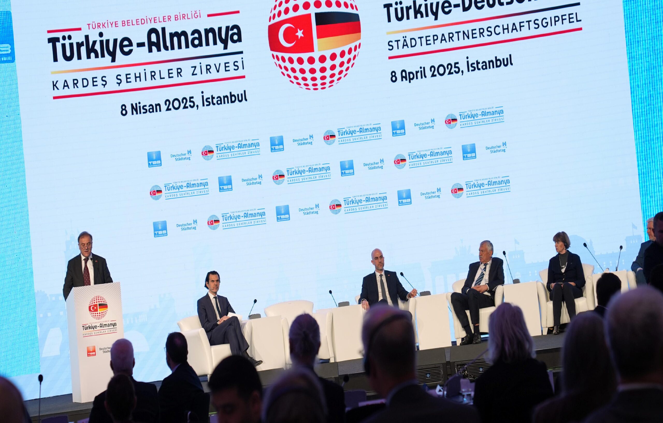 istanbulda-turkiye-almanya-kardes-sehirler-zirvesi-yapildi-haberi-kUdOKflC.jpg