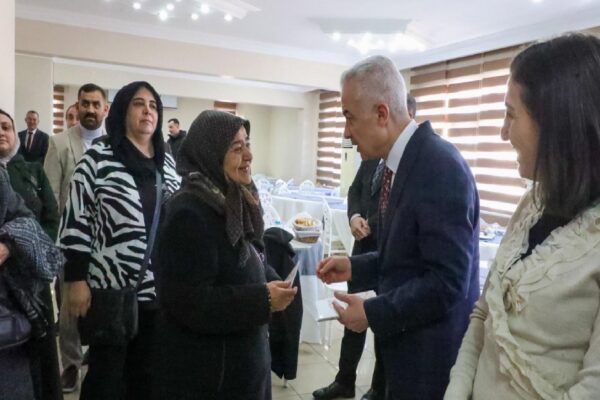 Kırklareli Valisi Turan, Roman vatandaşlarla bir araya geldi haberi