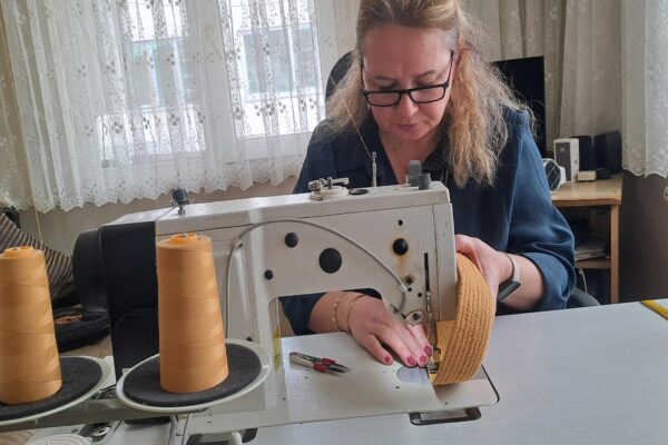 Özel gereksinimli oğlu için evini atölyeye dönüştürdü haberi