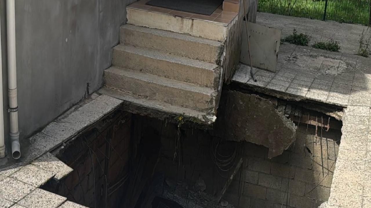 pendikte-apartmanin-girisindeki-zemin-kismen-coktu-haberi-dPXPDdpO.jpg