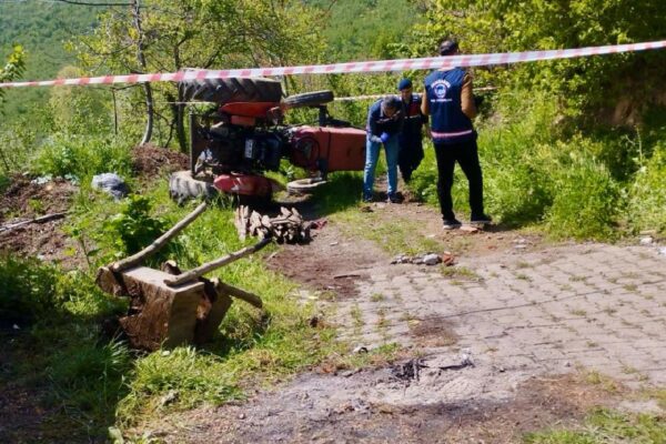 Sakarya’da devrilen traktörün sürücüsü hayatını kaybetti haberi