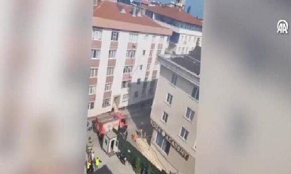 Şişli’de binanın çatı katında çıkan yangın hasara yol açtı haberi