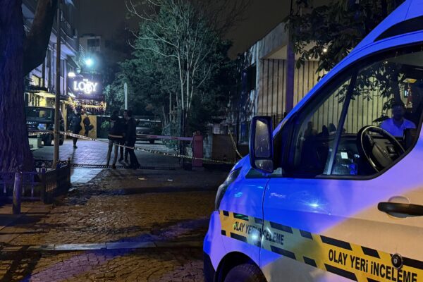 Şişli’de eğlence mekanına düzenlenen silahlı saldırıda 2 kişi yaralandı haberi