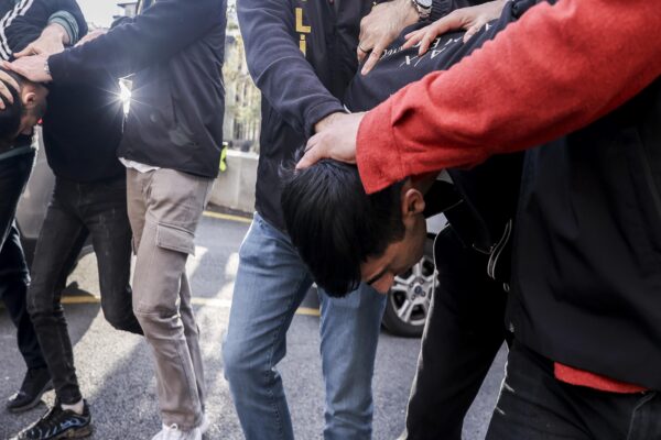 Şişli’deki silahlı saldırıya ilişkin Edirne’de yakalanan 4 zanlı İstanbul’a getirildi haberi