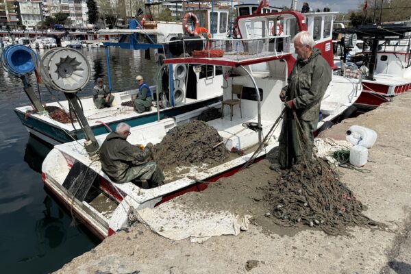 Tekirdağ’da küçük tekneli balıkçılar müsilaj nedeniyle avlanamıyor haberi