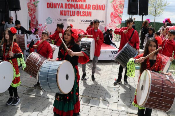 Tekirdağ’da Roman Ritim Grubu konser verdi haberi