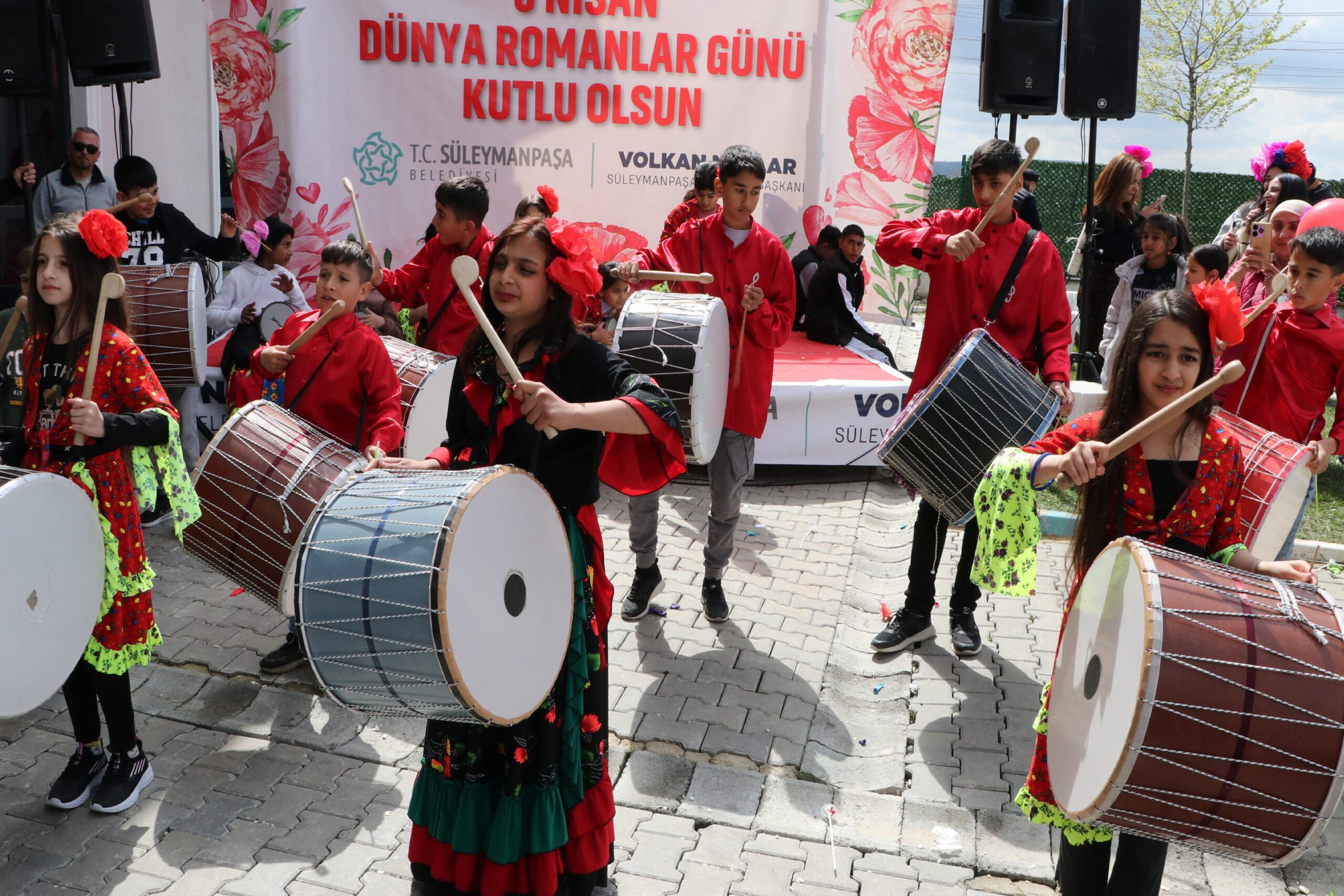 tekirdagda-roman-ritim-grubu-konser-verdi-haberi-OTjQsMN9.jpg