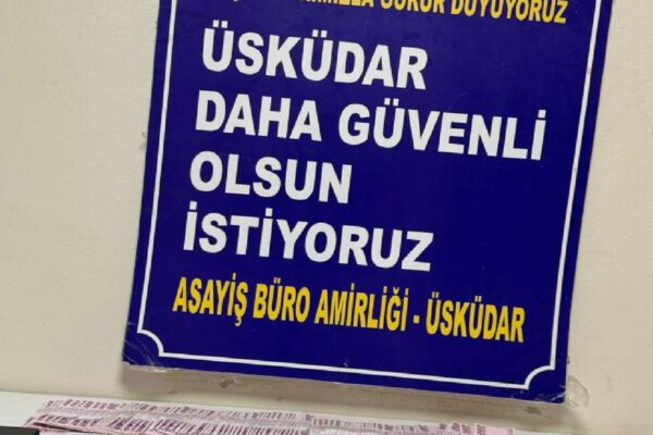 Üsküdar’da uyuşturucu ticareti yaptıkları iddiasıyla yakalanan 3 zanlıdan 1’i tutuklandı haberi