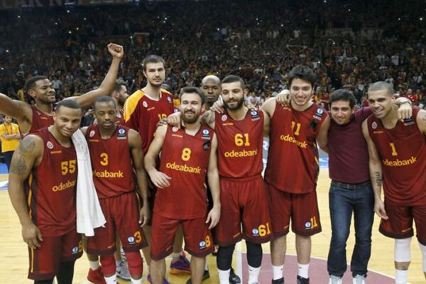 Galatasaray, Avrupa Finalinde Kaybederek İkinci Oldu