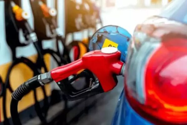 Akaryakıta Zam: Benzin Bugün Motorin İse Yarın Zamlı Satılacak