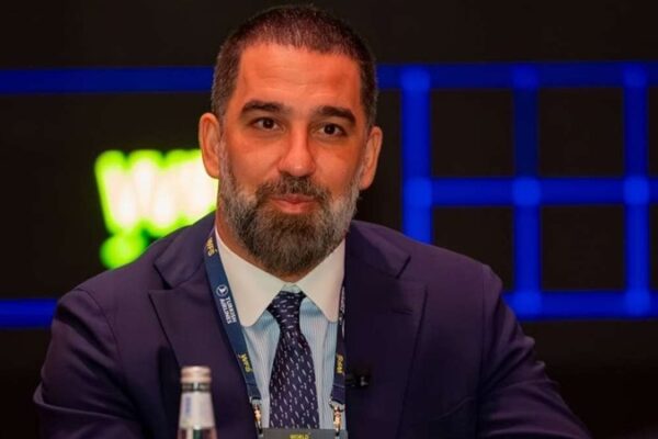 Shakhtar Donetsk Arda Turan İle 2 Yıllık Anlaşma İmzaladı