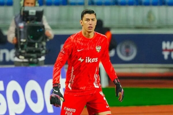 Berke Özer, Eyüpspor’da 2 Yıl Daha Forma Giyecek