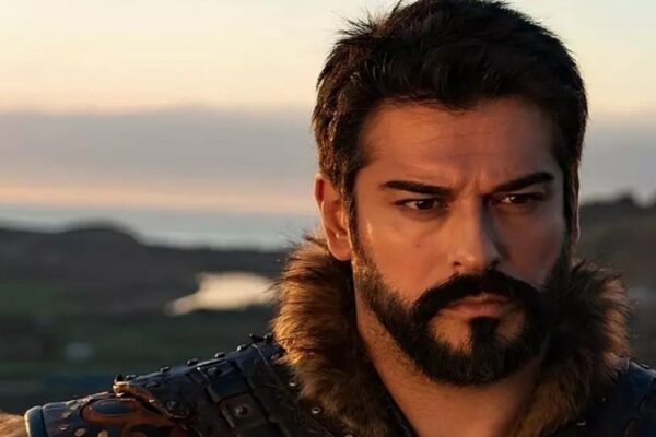Burak Özçivit ve Fahriye Evcen’den Romantik Paylaşım