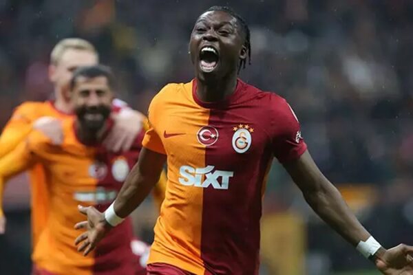 Galatasaray’da Derrick Köhn İçin Transfer Görüşmeleri Devam Ediyor