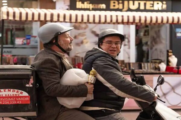 Tolga Çevik ve İbrahim Büyükak’ın Yeni Projesi “Kalender Pide” Disney+’ta Yayında