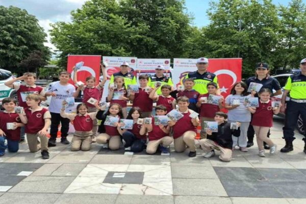 Mobil Trafik Eğitim Tırı Düzce’de Öğrencilerle Buluştu