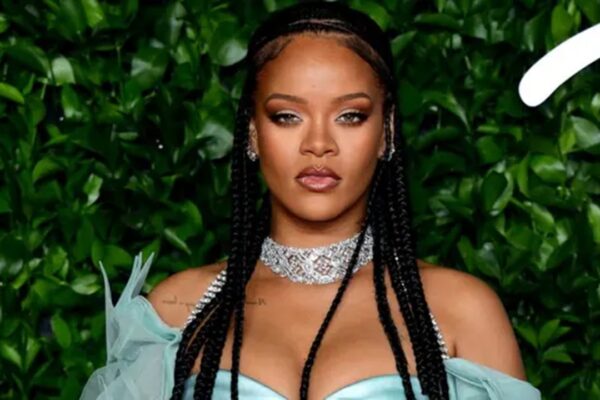 Rihanna, Met Gala 2025’te Üçüncü Hamileliğini Duyurdu