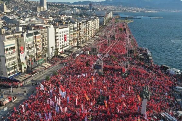 CHP İzmir Mitingine Kaç Kişi Katıldı? Resmi Rakamlarla Parti Açıklamaları Arasında Fark