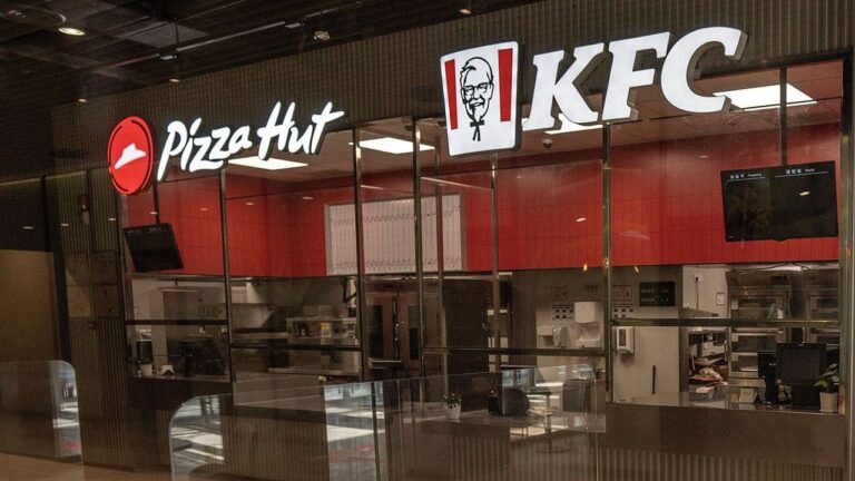 Pizza Hut ve KFC şubesi