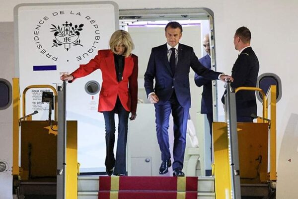 Macron, Karısından Tokat mı Yedi? Olay Görüntülere İlişkin Elysee  Açıklama Yaptı