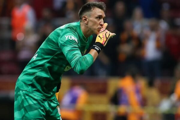 Fernando Muslera, Şampiyonluk Maçında Penaltıdan Gol Attı